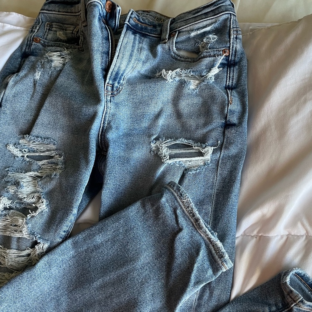 AMERICAN Eagle MOM jeans
